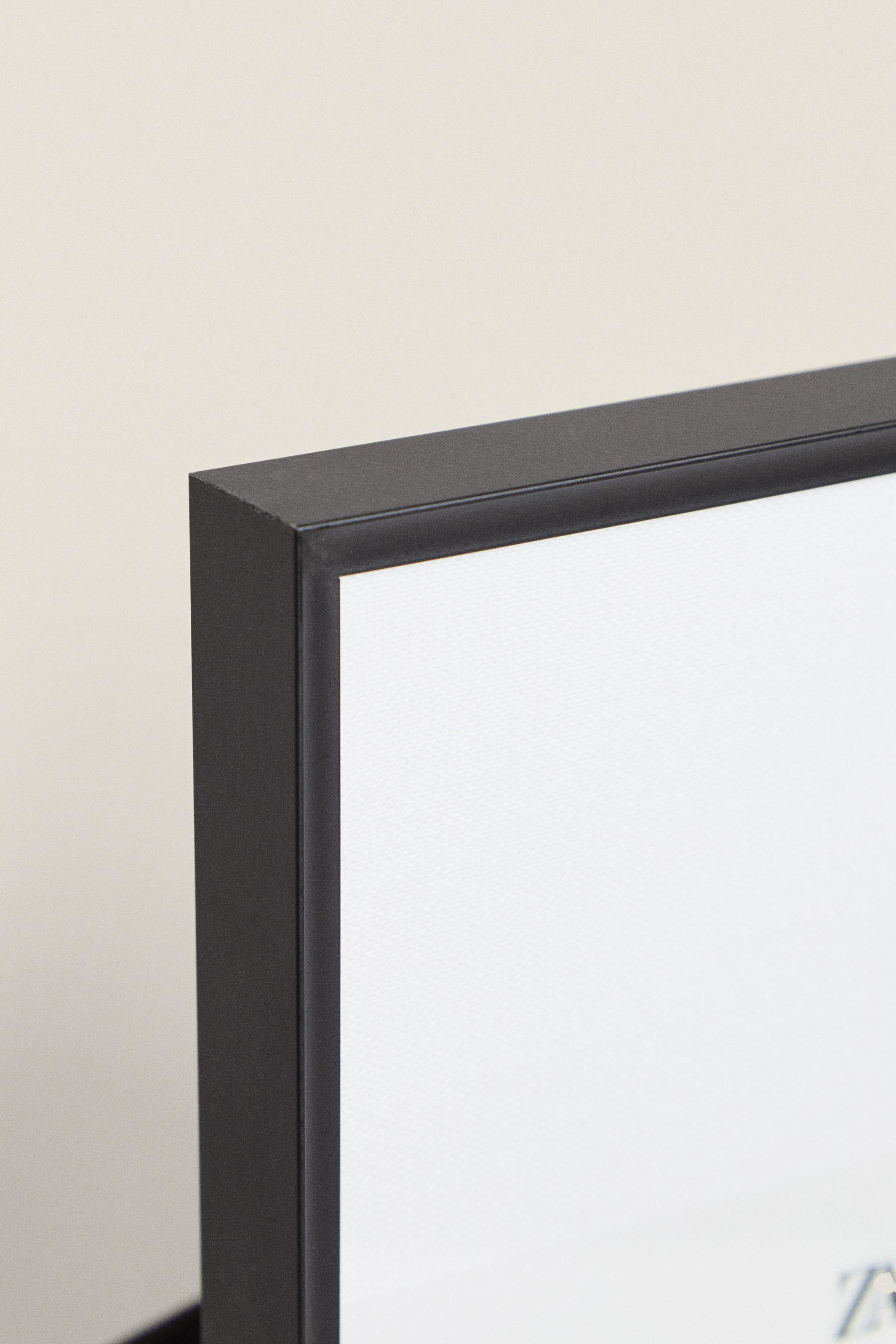 BLACK METAL PICTURE FRAME